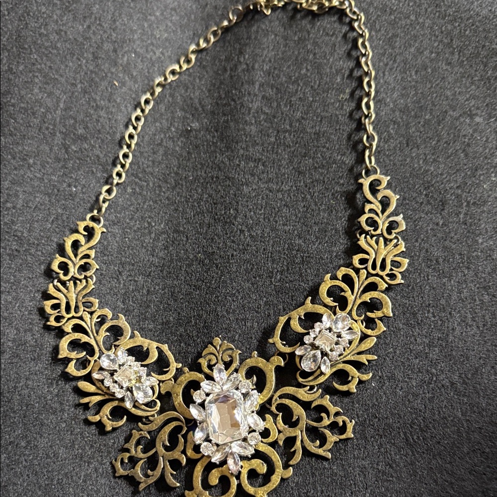 Elegant Gold and Rhinestone Necklace - Picture 3 of 8